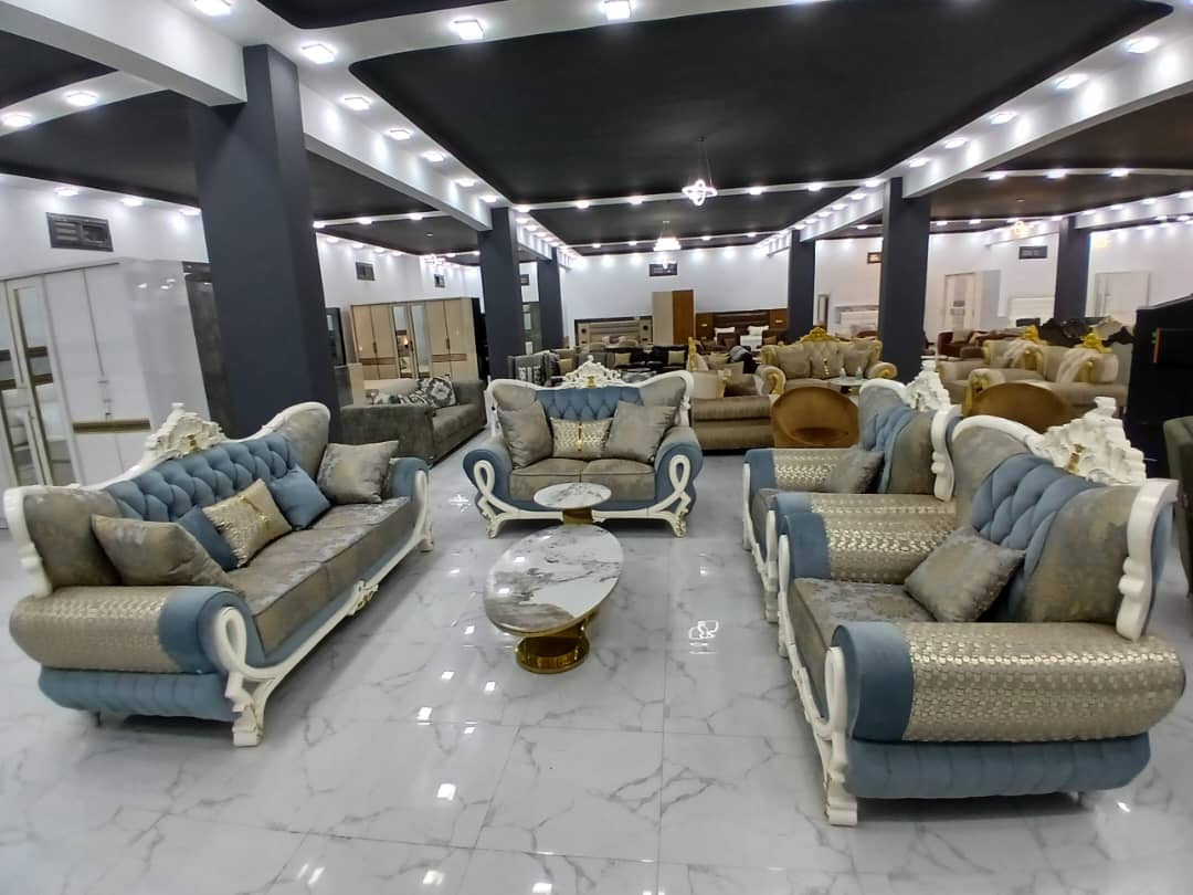 WhatsApp Image 2025-09-15 at 13.52.24 SALON ROYAL LOUIS VX – Image 1